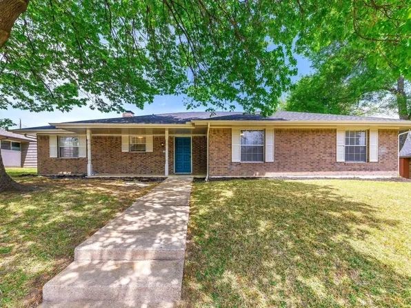 413 Tanglewood Dr, Desoto, TX 75115