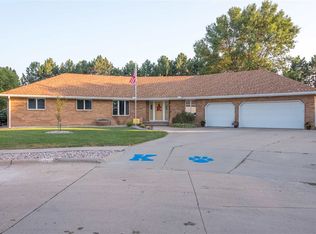 1011 E 48th St, Kearney, NE 68847