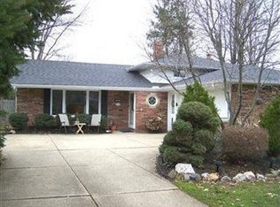 4550 Kew Dr, North Olmsted, OH 44070