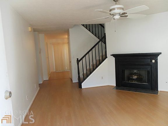 3rd image of 6652 Sevenoaks Dr