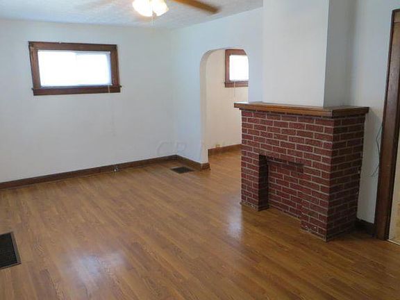 5th image of 180 W Norwich Ave