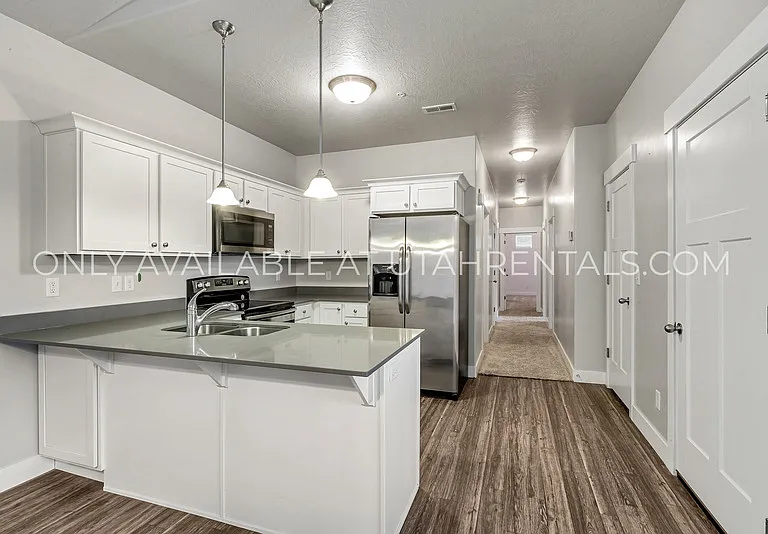 97 W Silver Springs Dr — Photo 7