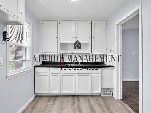 5th image of 14118-20 Evergreen Rd