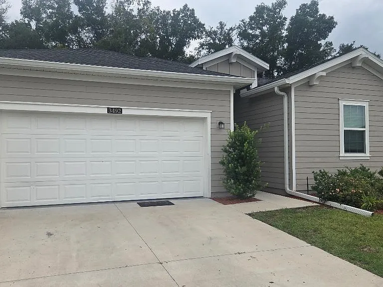 3492 NE 38th Ln — Photo 1