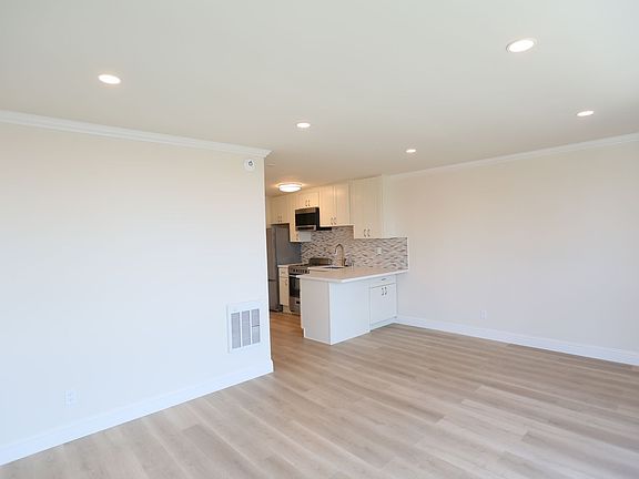 2nd image of 230 Wayne Ave #311