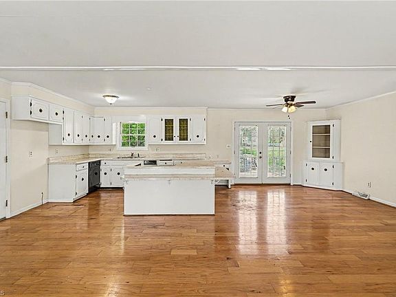 4th image of 100 Kenwood Ln