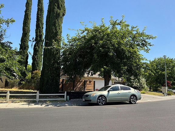 3rd image of 6919 Stanford Oak Dr