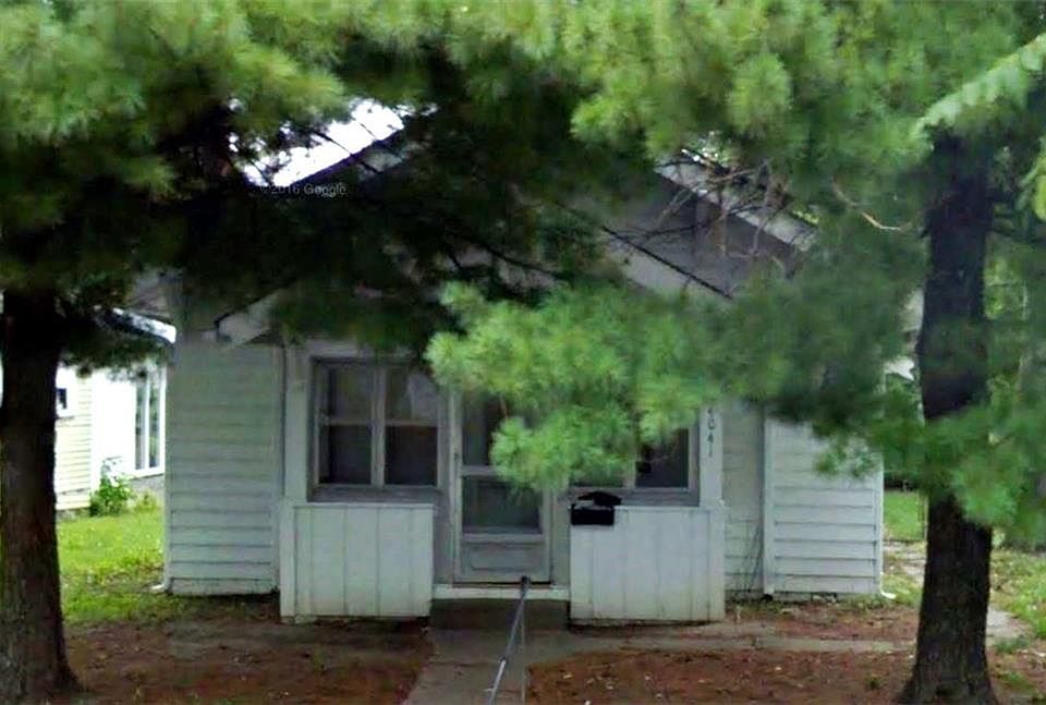 2nd image of 4041 N Boulevard Pl
