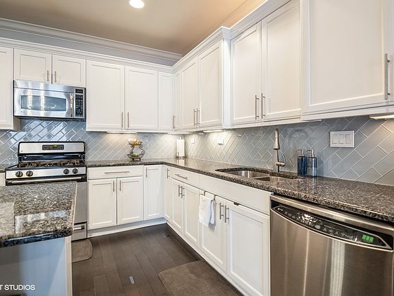 5th image of 2811 N Bell Ave Unit 101