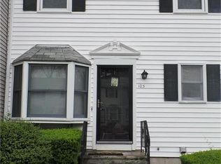 105 Woodhaven Ct, Cranston, RI 02920