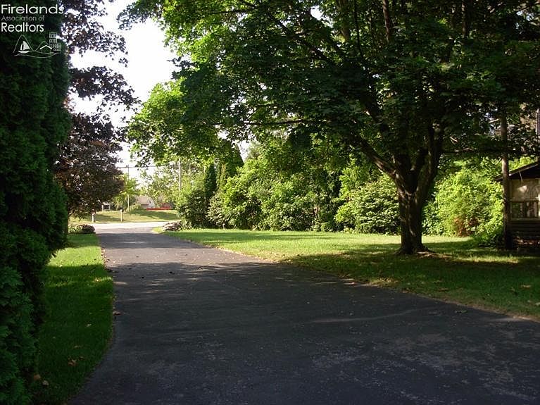 2nd image of 2581 Sand Rd
