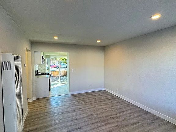 3rd image of 2131 Monroe St #1