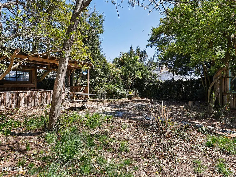 15 Woolley Ave — Photo 26