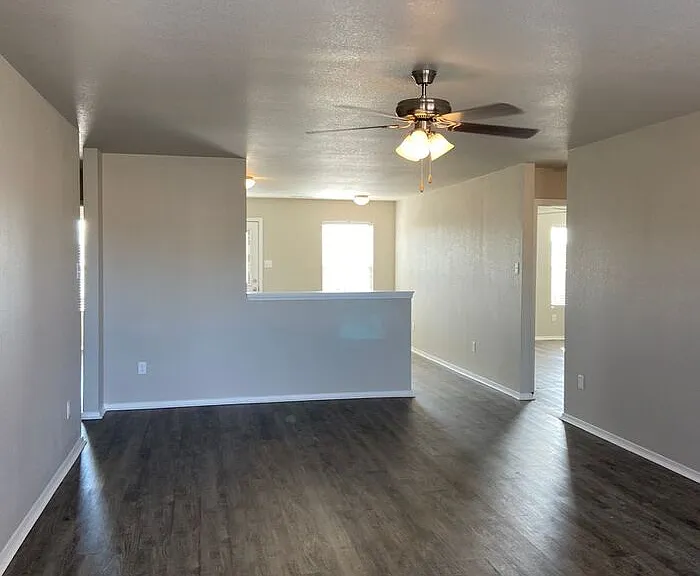 3961 Saddlecrest Dr — Photo 4