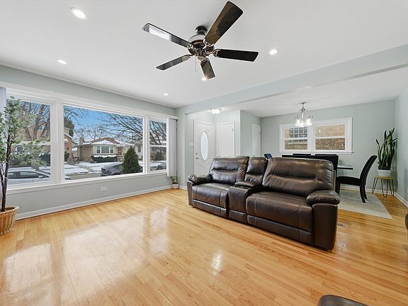 5th image of 3351 N Nagle Ave