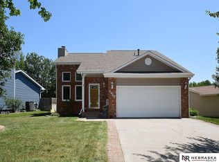 5120 NW 9th St, Lincoln, NE 68521