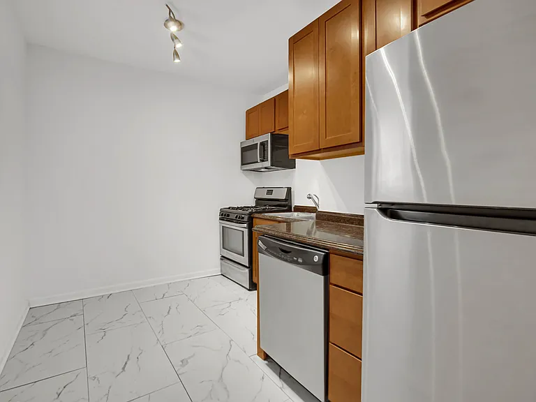 555 S Locust St #1 — Photo 2