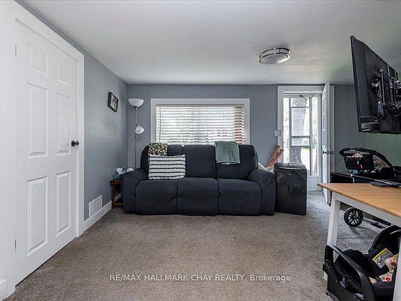 4th image of 3195 Cowan Ave