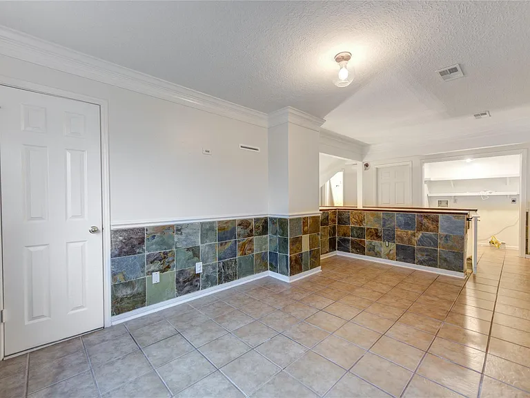 21450 Park Post Ln — Photo 32