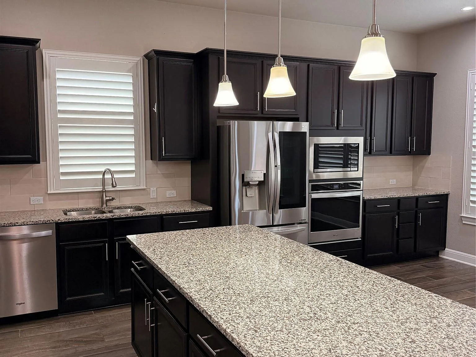 4 bed, 2.5 bath, 2261 sqft, $2,595 — Photo 3