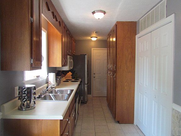 4th image of 630 Clifton Ln