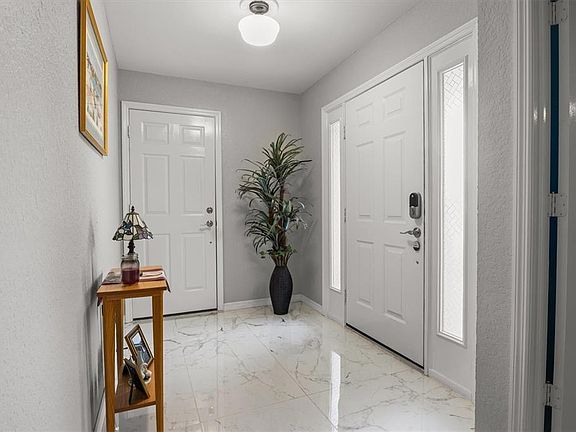 4th image of 416 Barbados Cir