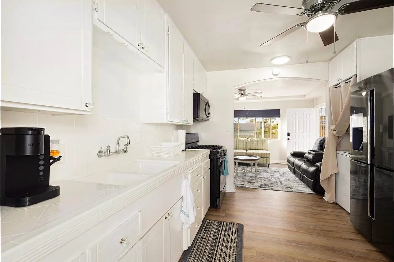 2 bed, 900 sqft, $2,995 — Photo 4