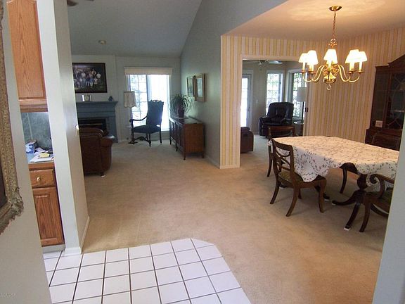 4th image of 1341 Thornberry Court East SE