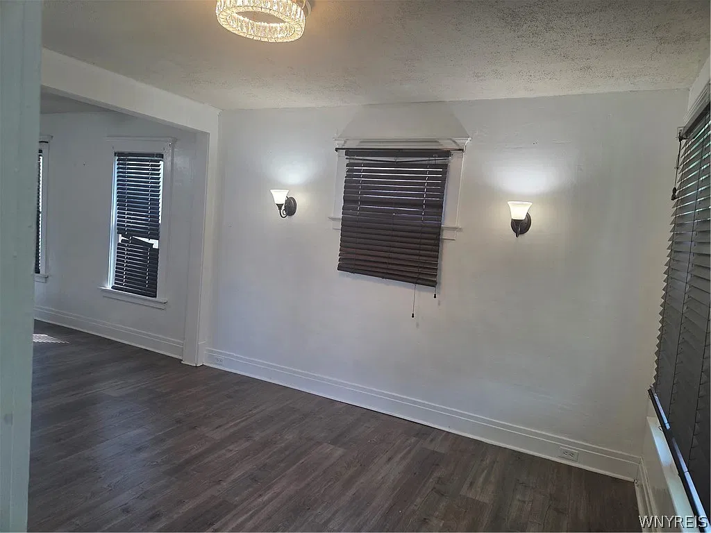 2 bed, 1.0 bath, 820 sqft, $1,300 — Photo 3