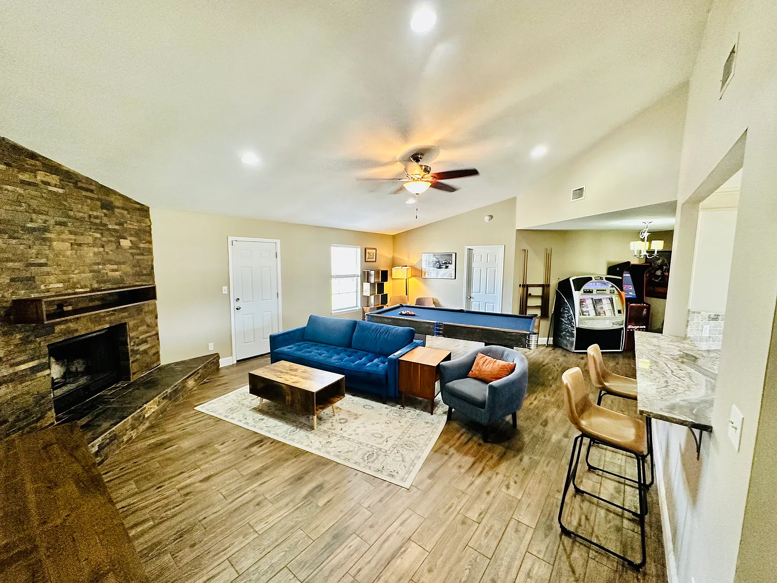 3 bed, 1836 sqft, $2,400 — Photo 3