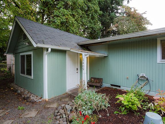 2nd image of 5409 NE 78th St