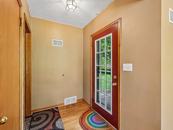 4th image of 113 Central St