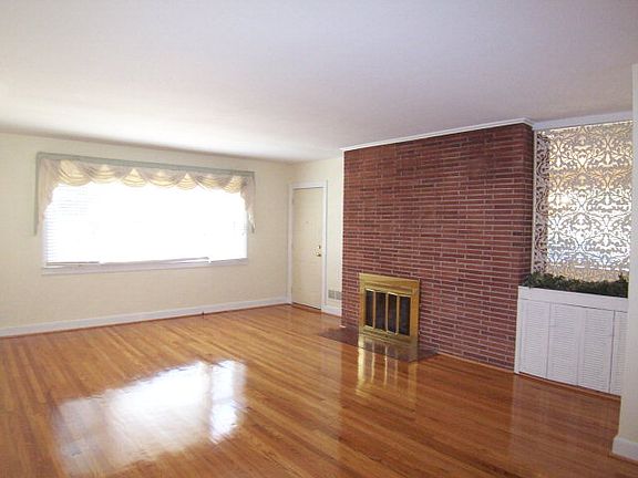 3rd image of 324 Whisnant St