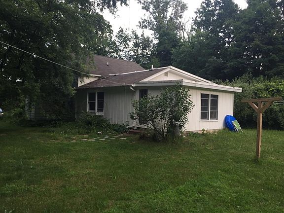 laundry room from back yard