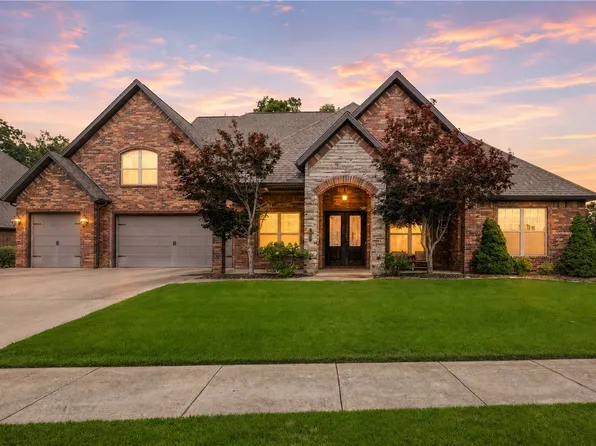 500 NE Lake Pointe Pl, Bentonville, AR 72712