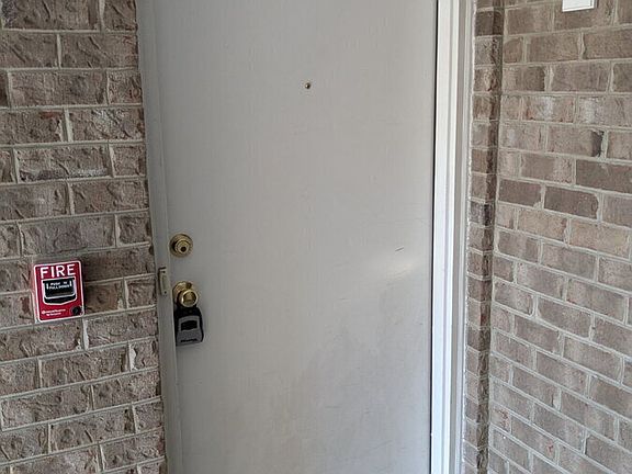 2nd image of 1756 Pear St Suite L