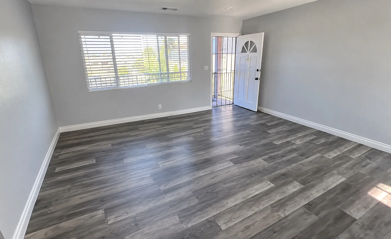 2 bed, $2,550 — Photo 4