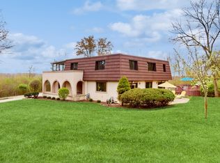 16W235 97th St, Burr Ridge, IL 60527