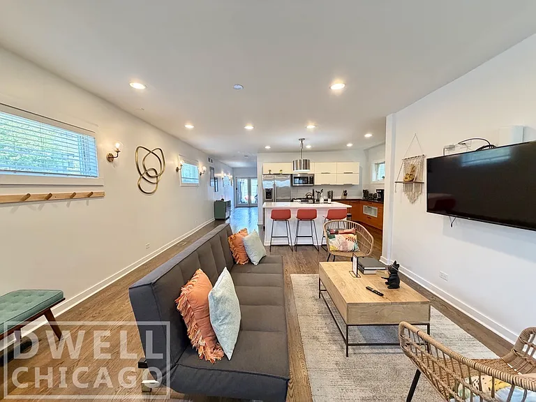 1419 N Paulina St — Photo 3