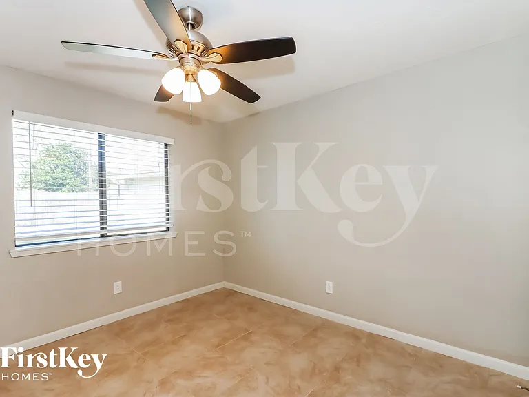 6611 Gleneagles Dr — Photo 10