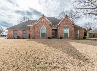 6677 Willow Break Dr, Bartlett, TN 38135