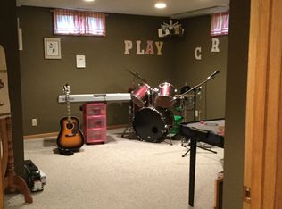 14 27th Ave SW, Cedar Rapids, IA 52404