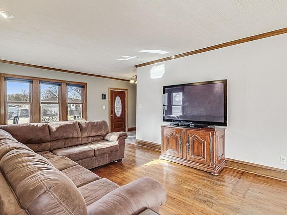 4th image of 173 S Villa Ave