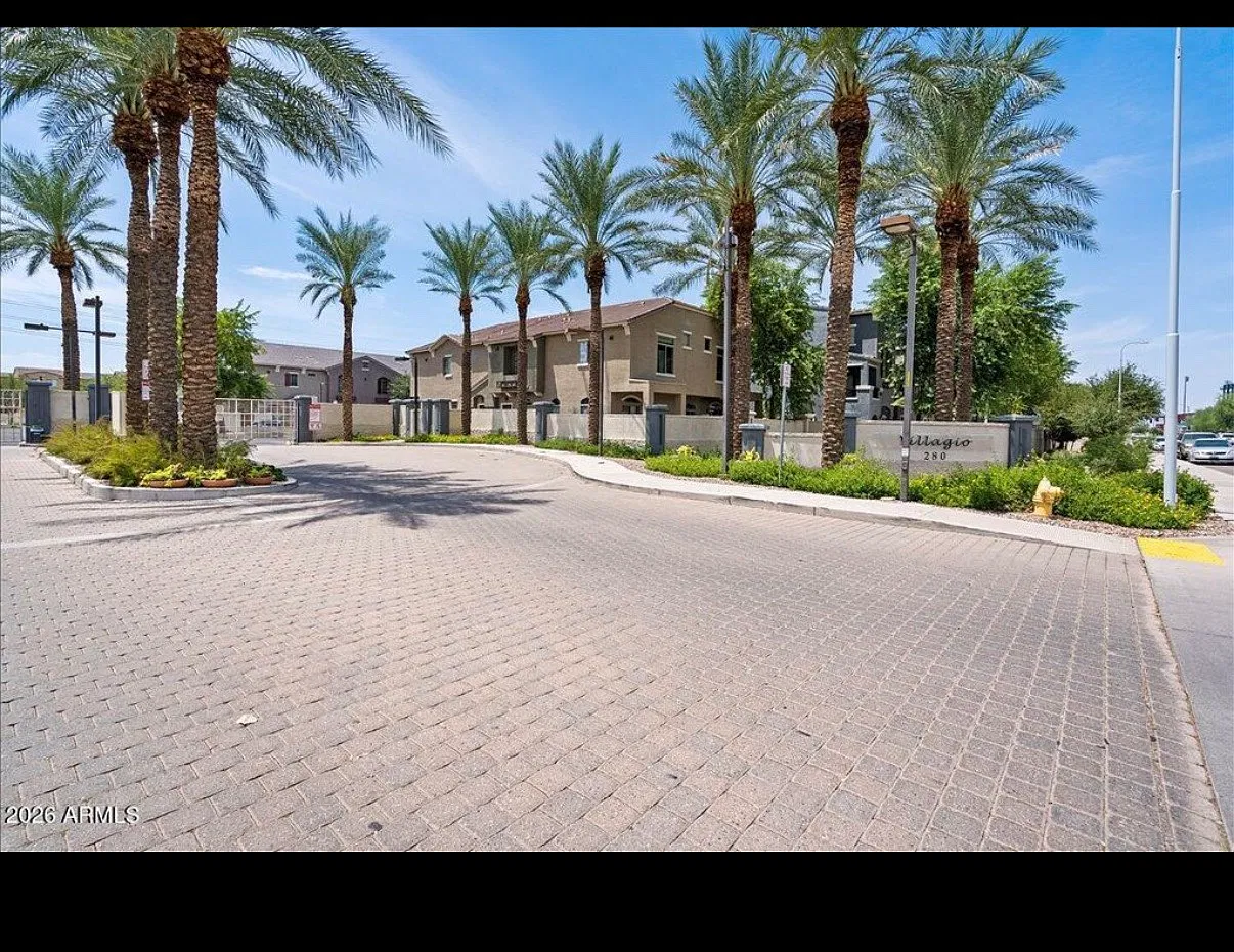 2 bed, 1300 sqft, $1,950 — Photo 1