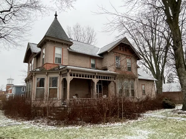 135 E Burr Oak St, Centreville, MI 49032