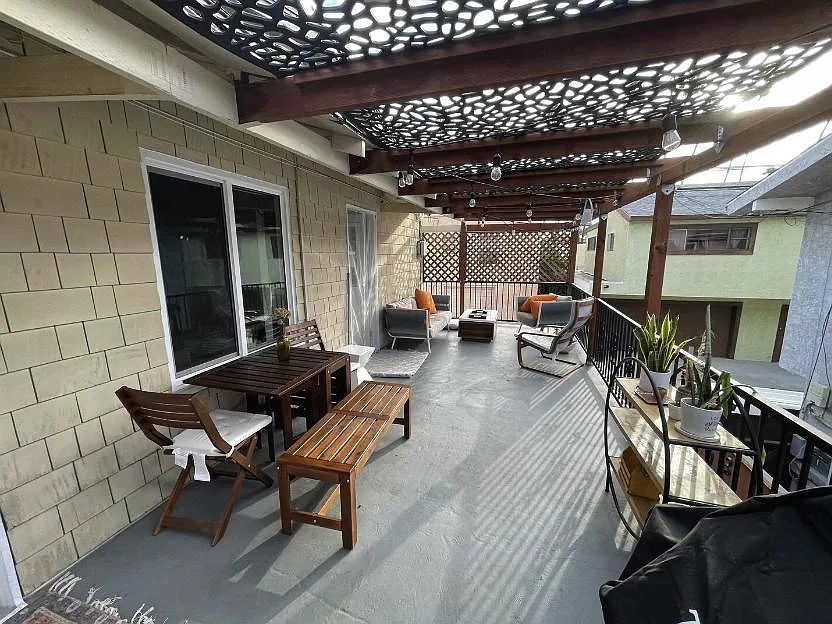 222 Roswell Ave — Photo 3