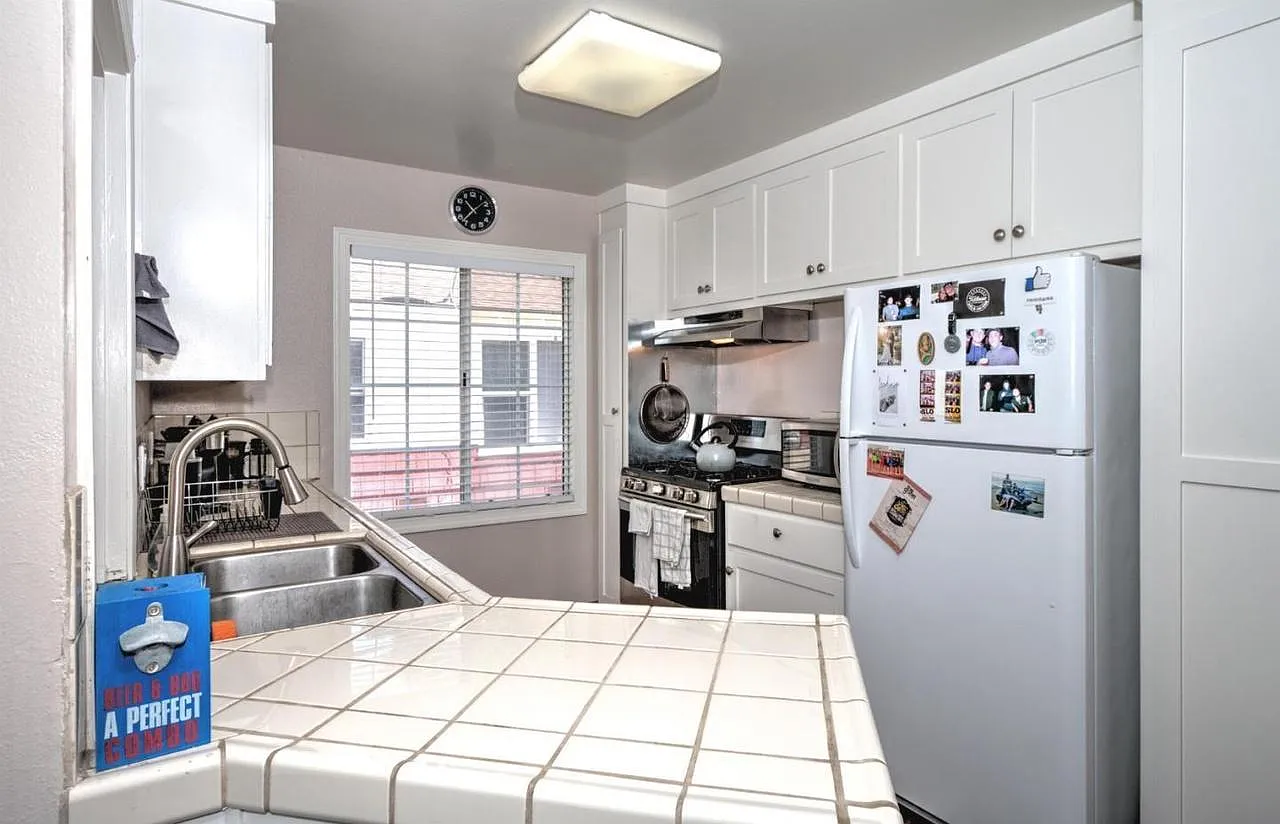2 bed, 863 sqft, $3,300 — Photo 3