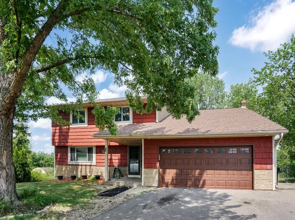 2477 Brenner Ave E, Maplewood, MN 55109