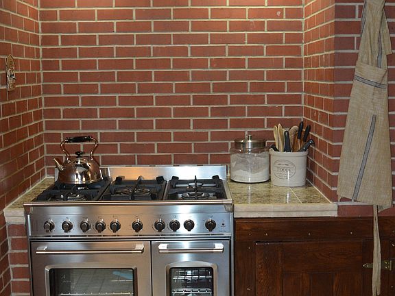4th image of 159 Whitworth Ave