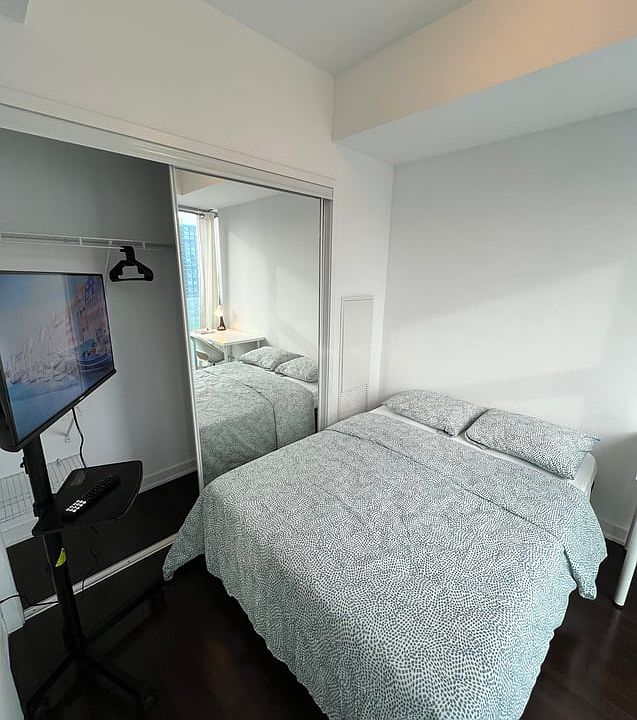 1st image of 14 York St #3506